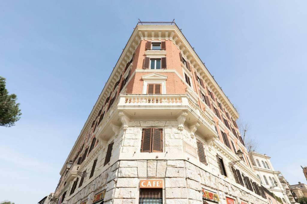 Jacuzzi In Front Of The Colosseum Apartment Roma Exterior foto