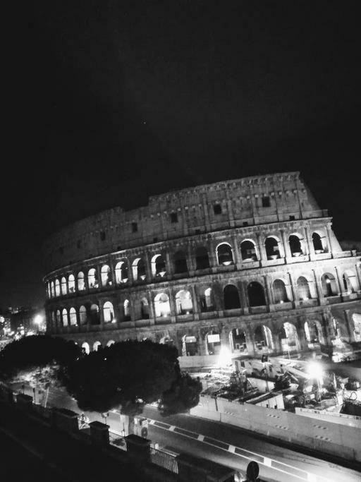 Jacuzzi In Front Of The Colosseum Apartment Roma Exterior foto