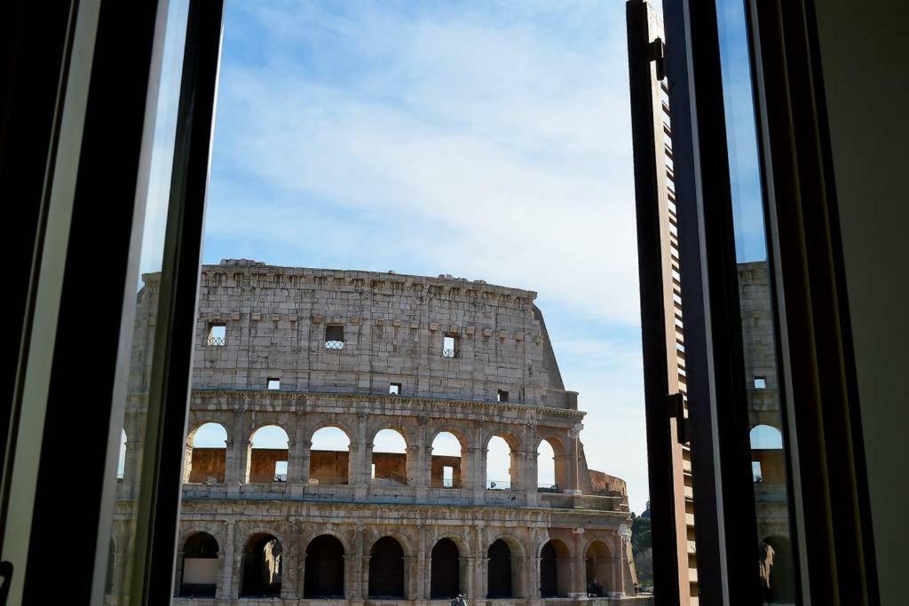 Jacuzzi In Front Of The Colosseum Apartment Roma Exterior foto